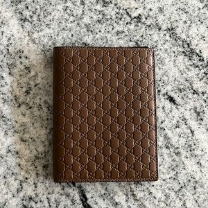 Gucci passport holder